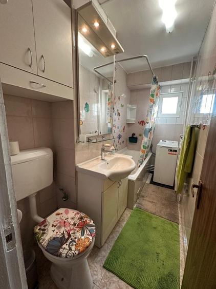 Apartament cu 3 camere decomandat în Tei
