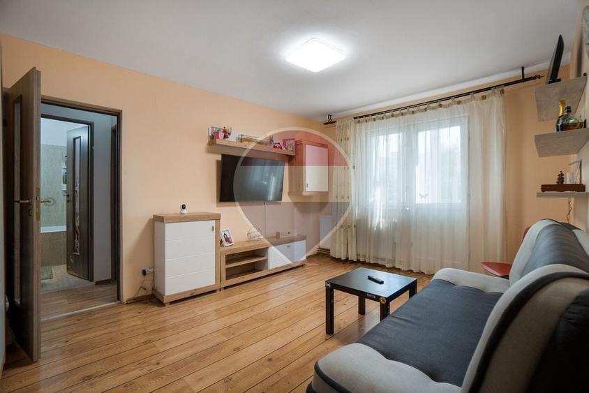 Apartament cu 3 camere semidecomandat, mobilat în Astra