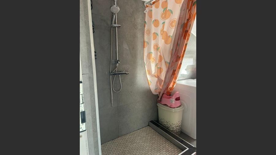 Casă cu 5 camere cu Canalizare în Micro 1