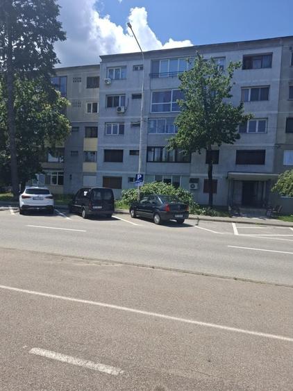 Apartament cu 3 camere semidecomandat în Orșova
