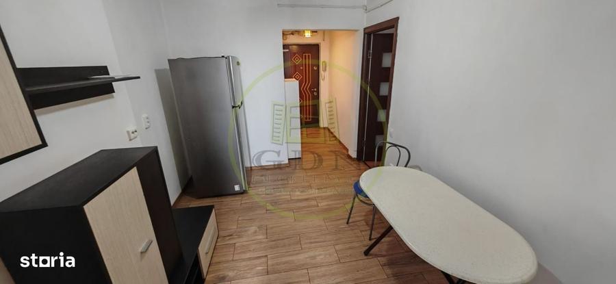 Apartament cu 2 camere semidecomandat în Craiovița Nouă