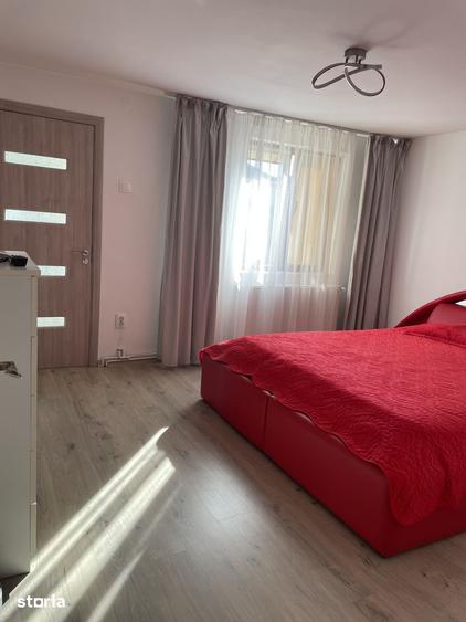 Casă cu 5 camere cu Teren 1200 Mp în Calea București