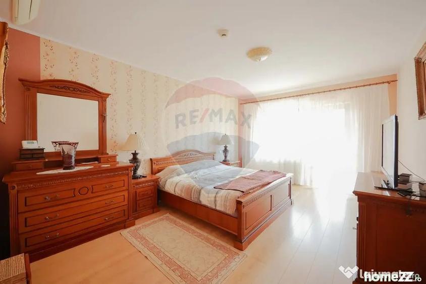 Casă cu 5 camere cu Teren 1000 Mp în Sânmartin