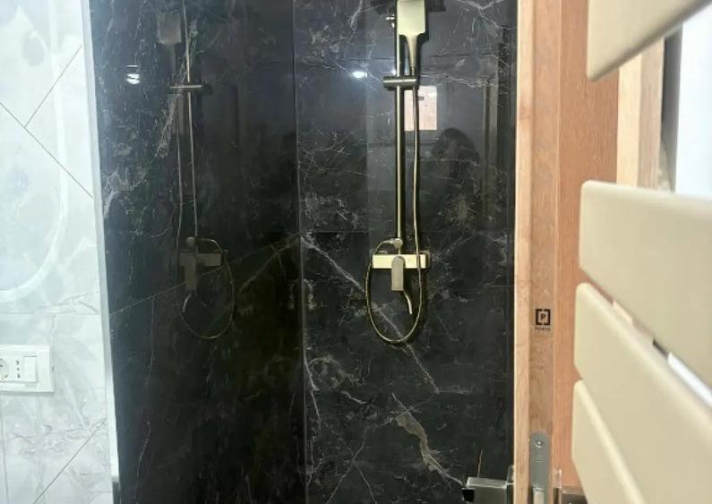 Apartament cu 3 camere decomandat în Calea București