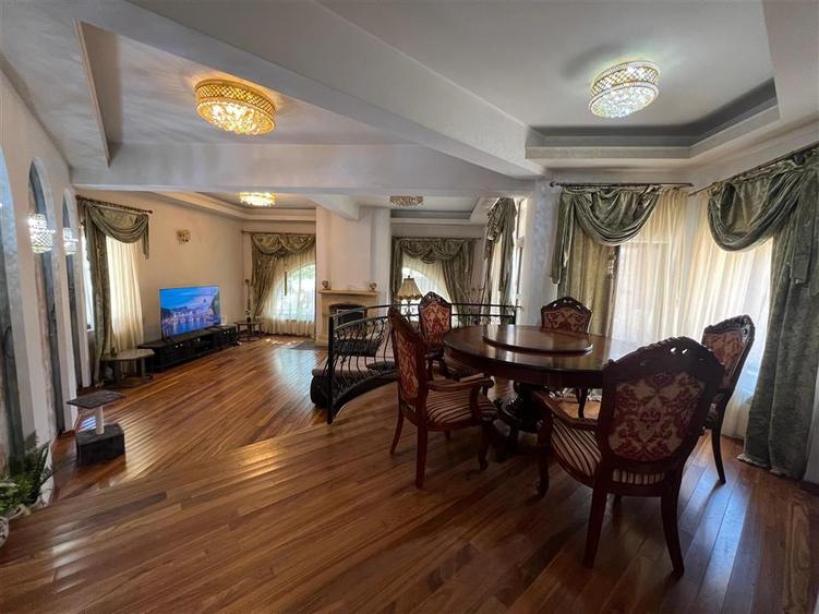 Casă cu 7 camere cu Teren 750 Mp în Vișan