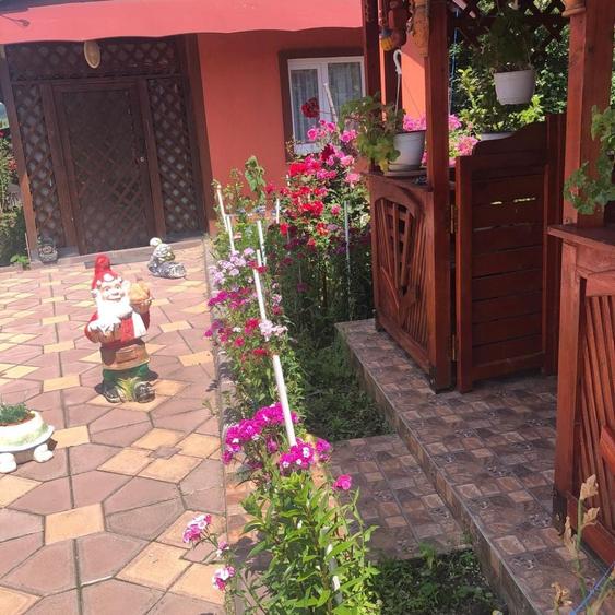 Casă cu 4 camere în Pescărești