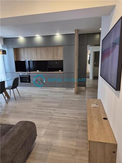 Apartament cu 3 camere decomandat, mobilat în 9 Mai