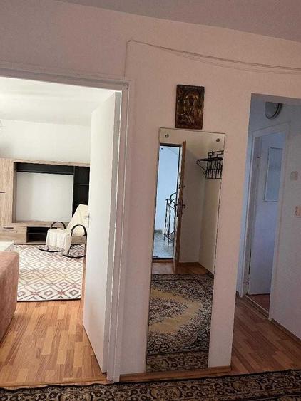 Apartament cu 3 camere decomandat în Dosu Bricii