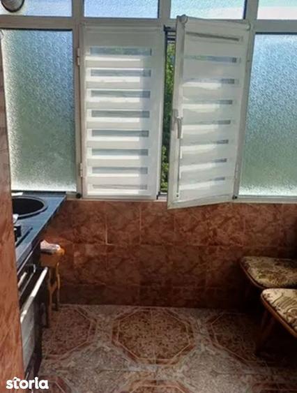 Apartament cu 3 camere decomandat, mobilat în Nicolina