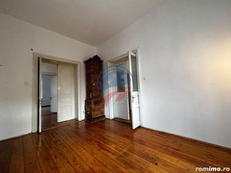 Casă cu 8 camere cu Teren 117 Mp în Ultracentral
