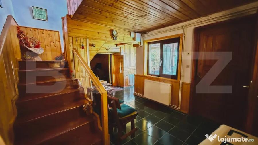 Casă cu 5 camere cu Teren 382 Mp în Pietroșița