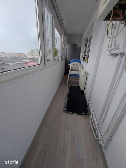 Apartament cu 3 camere decomandat în Micro 4