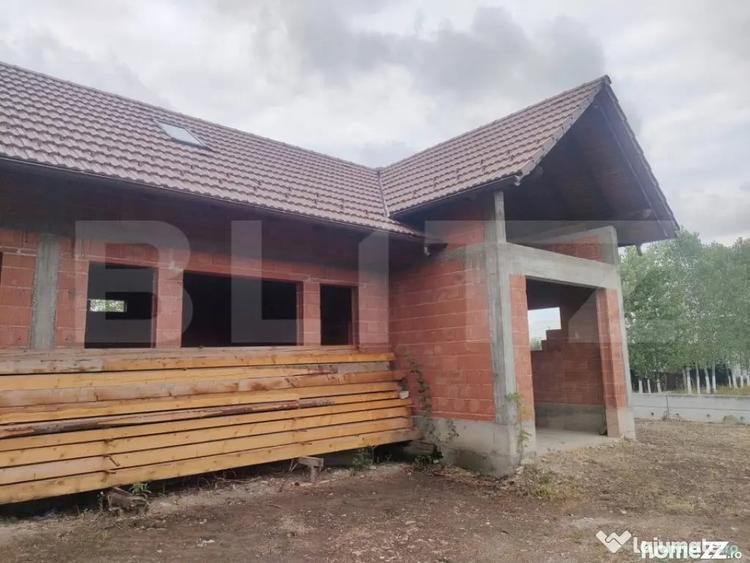 Casă cu 7 camere cu Teren 770 Mp în Marginea