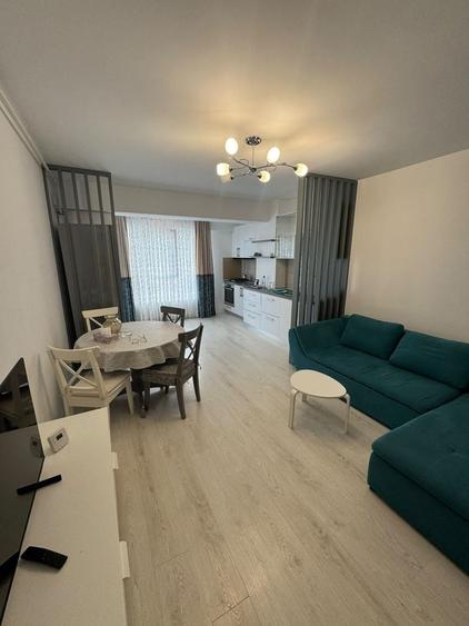 Apartament cu 2 camere semidecomandat, mobilat în Tomis Nord