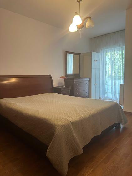 Apartament cu 3 camere semidecomandat în Centrul Civic