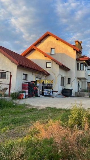Casă individuală cu 7 camere cu Canalizare în Domnești