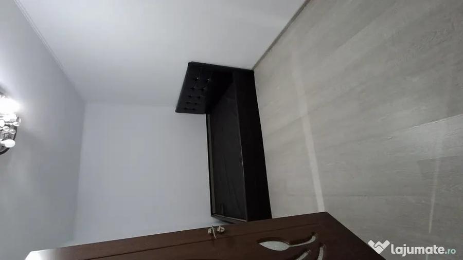 Apartament cu 3 camere semidecomandat în Central