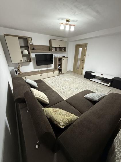 Apartament cu 3 camere decomandat în Mircea-Vodă