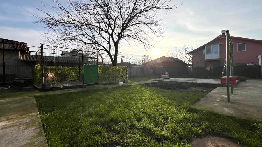 Casă cu 9 camere cu Garaj în Tuzla