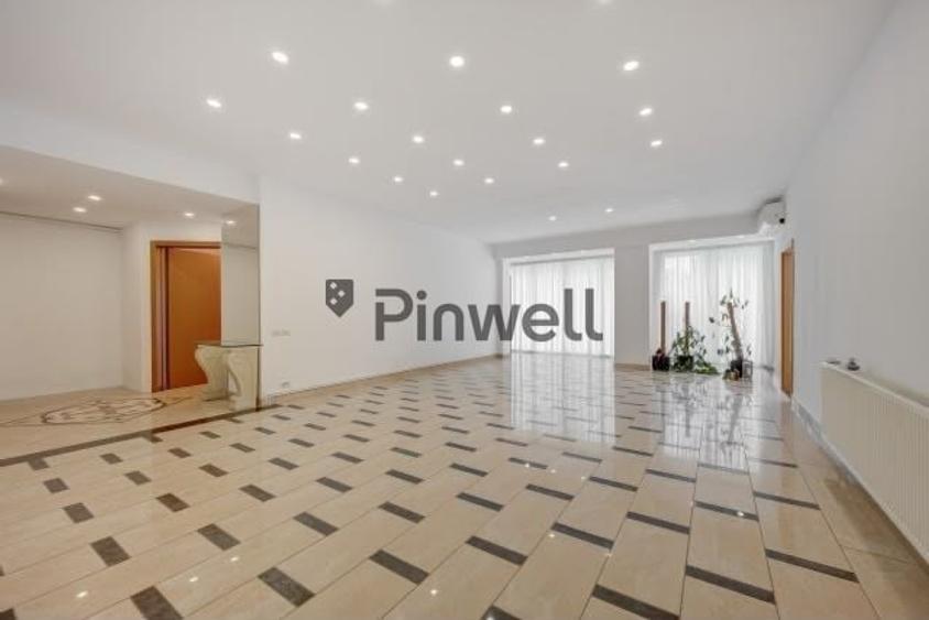 Apartament cu 4 camere decomandat în Primăverii