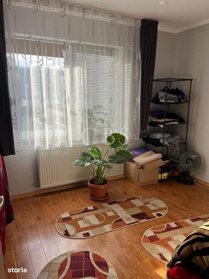Apartament cu 3 camere semidecomandat în Luna