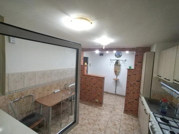 Apartament cu 2 camere semidecomandat în Cetate