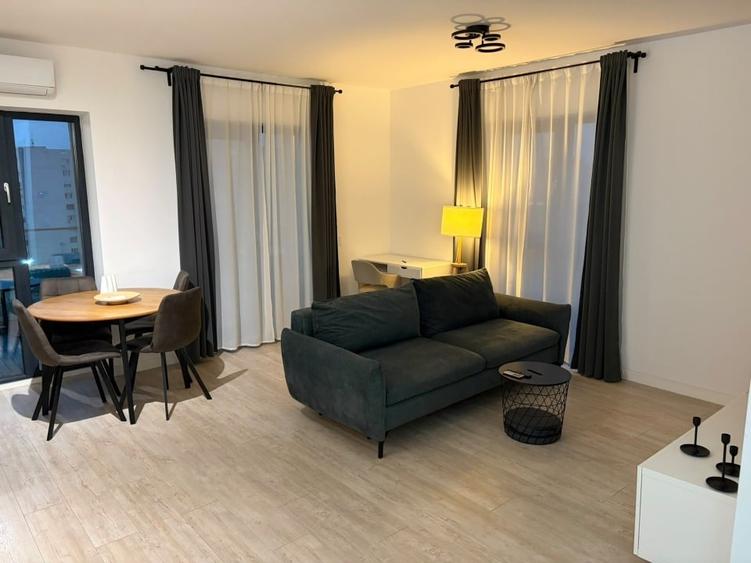 Apartament cu 3 camere decomandat, mobilat în P-ta Presei Libere