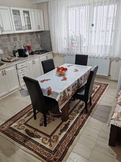 Casă cu 4 camere în Cazasu