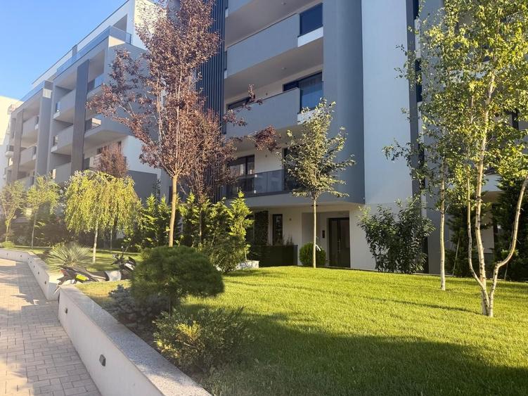 Apartament cu 3 camere decomandat, mobilat în Iancu Nicolae