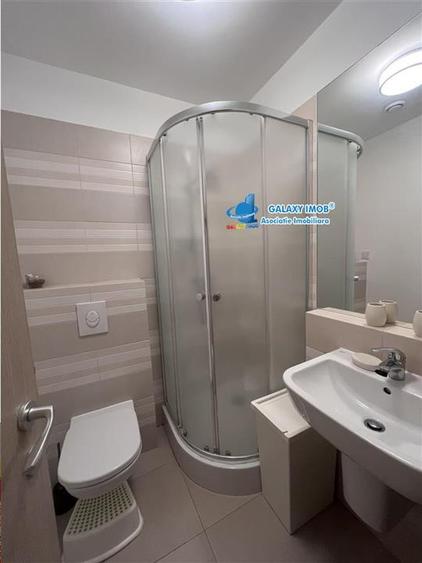 Apartament cu 3 camere semidecomandat, mobilat în Băneasa