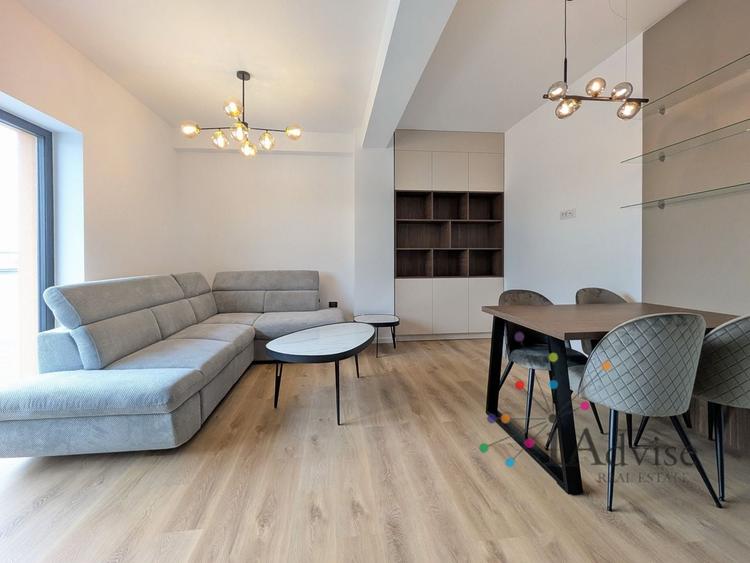 Apartament cu 2 camere decomandat, mobilat în Tractorul