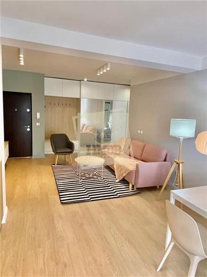 Apartament cu 2 camere semidecomandat, mobilat în Central