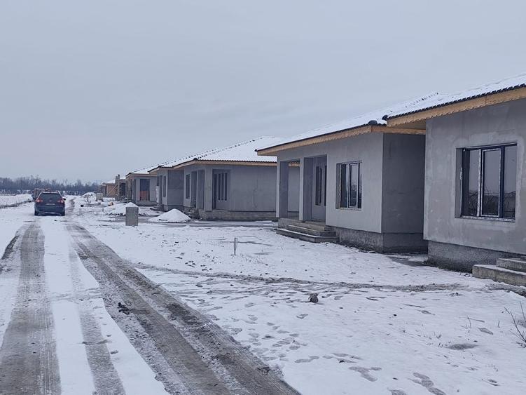 Casă cu 4 camere în Drăguțești