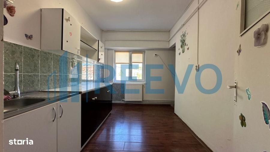 Apartament cu 2 camere semidecomandat în Podei