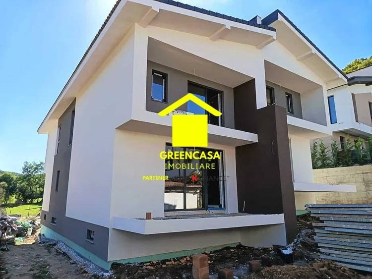 Duplex cu 4 camere cu Canalizare în Florești