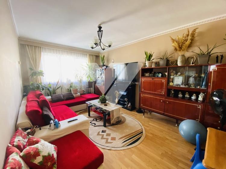 Apartament cu 3 camere decomandat, mobilat în Vasile Aaron