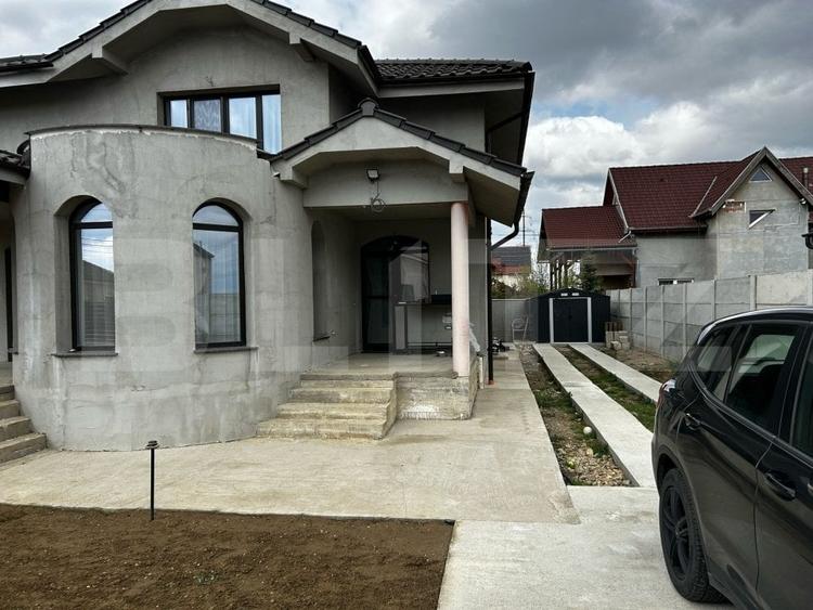 Casă individuală cu 5 camere cu Canalizare în Nufărul