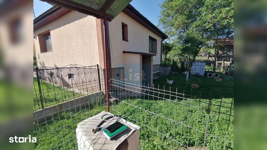 Casă cu 2 camere cu Teren 7000 Mp în Central