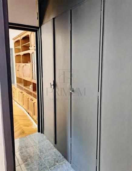 Apartament cu 3 camere semidecomandat în Telegrafului