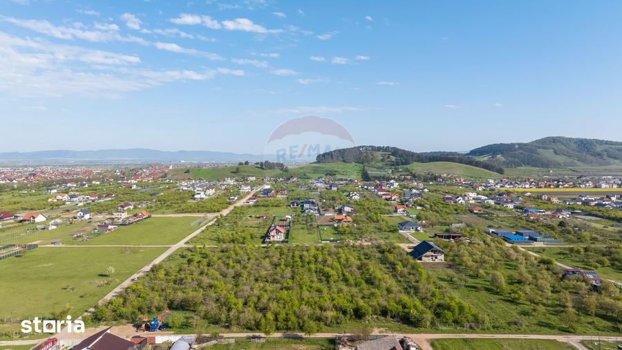 Teren de 2073 mp, în Sânpetru
