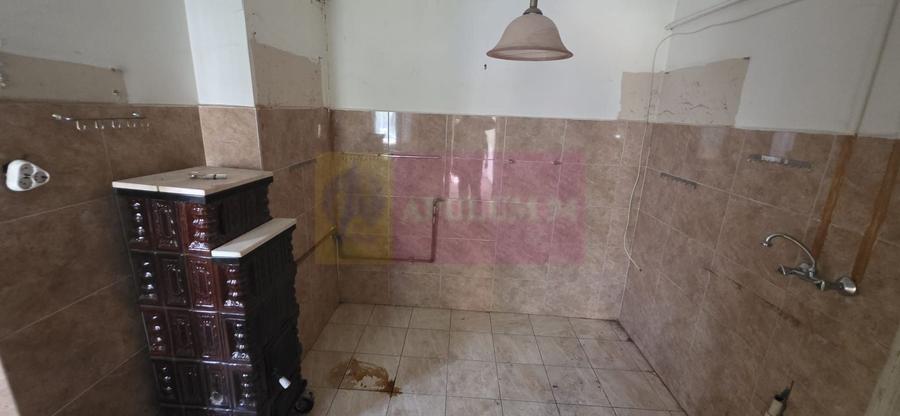 Casă individuală cu 4 camere cu Canalizare în Central