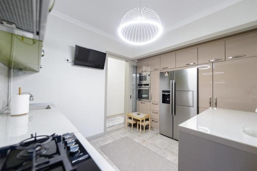 Apartament cu 4 camere decomandat în Ultracentral
