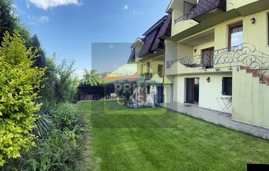 Duplex cu 10 camere cu Canalizare în Săsar