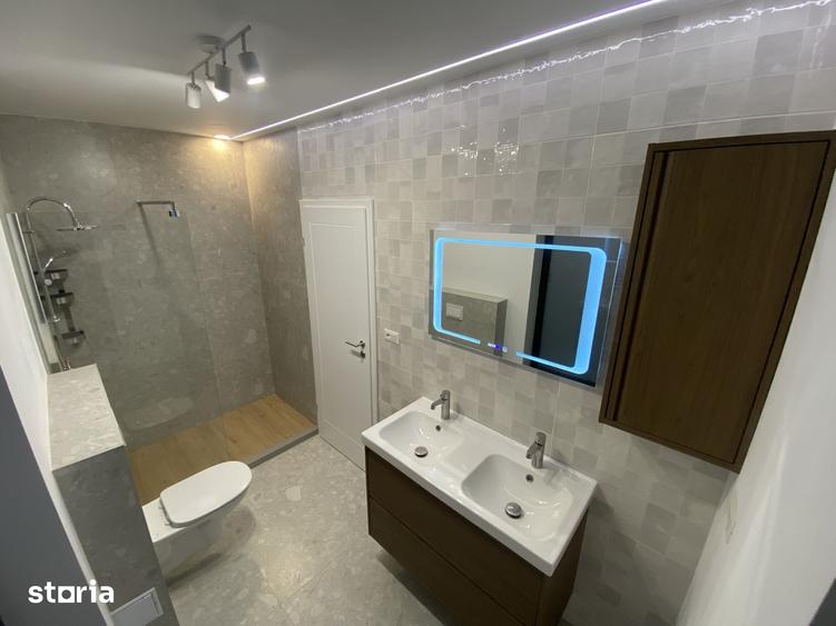 Casă cu 5 camere cu Teren 200 Mp în Andronache