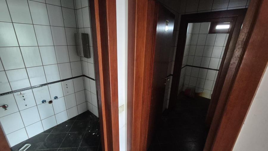 Casă individuală cu 11 camere cu Canalizare în Piatra Arsă