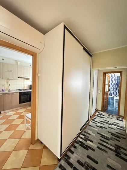 Apartament cu 4 camere decomandat în Dacia