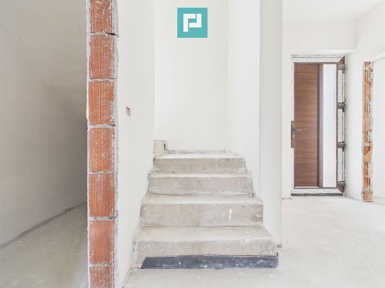 Duplex cu 4 camere cu Canalizare în Covaci