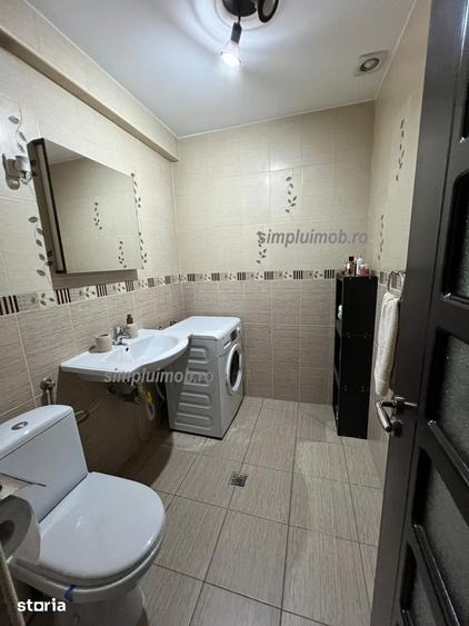 Apartament cu 3 camere semidecomandat în Colentina