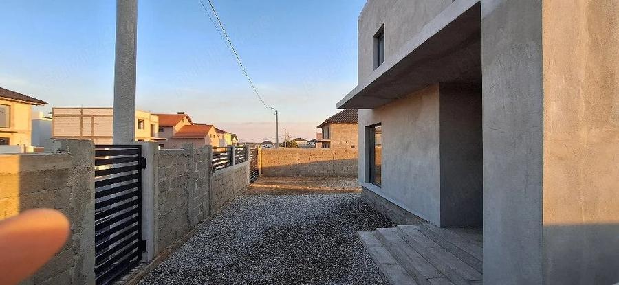 Casă cu 4 camere cu Teren 270 Mp în Periferie