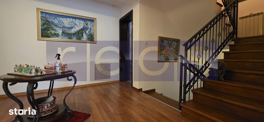Casă cu 10 camere cu Teren 410 Mp în Pantelimon